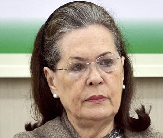 செய்தித்தாள் நிறுவனத்தை ஏடிஎம்-ஆக மாற்றியதாக சோனியா மீது பாஜக புகார்