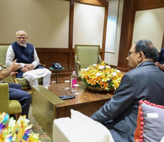 Pahalgam Terror Attack: அவசரமாக நாடு திரும்பிய பிரதமர் மோடி விமான நிலையத்திலேயே ஆலோசனை!