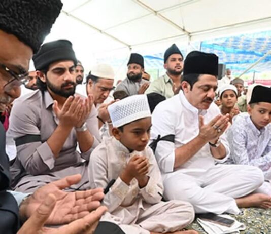 வக்பு மசோதாவுக்கு எதிர்ப்பு தெரிவித்து கர்நாடக அமைச்சர்கள் கறுப்பு பட்டையுடன் தொழுகை