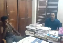 குமரி: பேரூராட்சி பதிவறை எழுத்தர், மின் பணியாளர் கைது