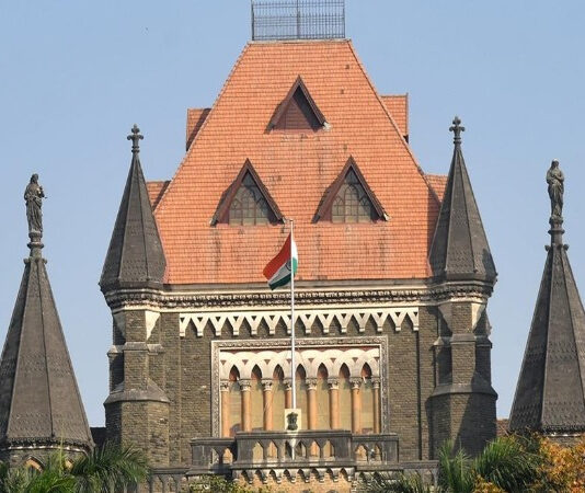 மனித பற்கள் ஆபத்தான ஆயுதம் அல்ல: மும்பை உயர் நீதிமன்றம் தீர்ப்பு