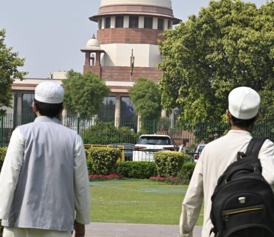 வக்பு சட்டத்துக்கு எதிரான வழக்கு: மத்திய அரசுக்கு உச்ச நீதிமன்றம் 3 கேள்விகள்