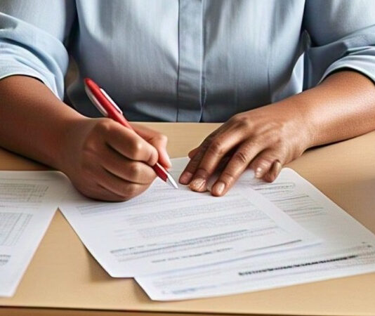 ம.பி.யில் மாணவர்களின் விடைத்தாள்களை கடைநிலை ஊழியர் திருத்தியதால் சர்ச்சை