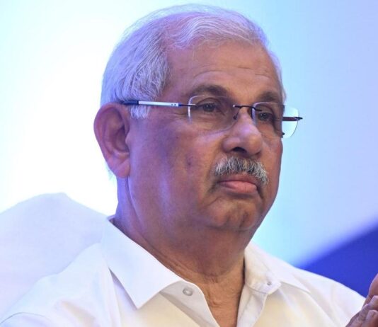 மசோதாக்கள் குறித்து நீதிமன்றமே முடிவு செய்தால் நாடாளுமன்றம், சட்டப்பேரவை எதற்கு?- கேரள ஆளுநர் கேள்வி