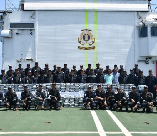 ரூ.1,800 கோடி போதை பொருள் குஜராத் கடலில் பறிமுதல்: மத்திய அமைச்சர் அமித் ஷா பாராட்டு