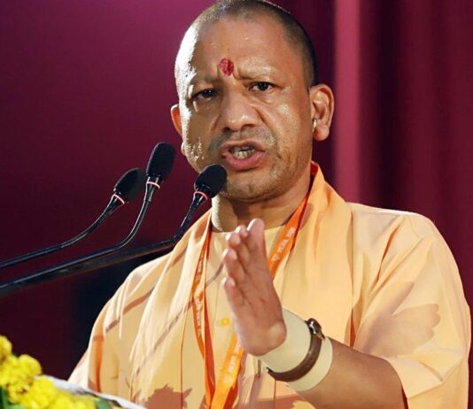 வருங்கால பிரதமர் வேட்பாளர் என வதந்தி: அரசியல் எனக்கு முழுநேர பணி அல்ல – யோகி ஆதித்யநாத்