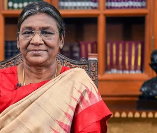 வக்பு திருத்த மசோதாவுக்கு குடியரசுத் தலைவர் ஒப்புதல்: சட்டம் உடனடியாக அமலுக்கு வந்தது