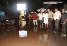 நாகர்கோவிலில் கொட்டும் மழையில் மேயர் ஆய்வு