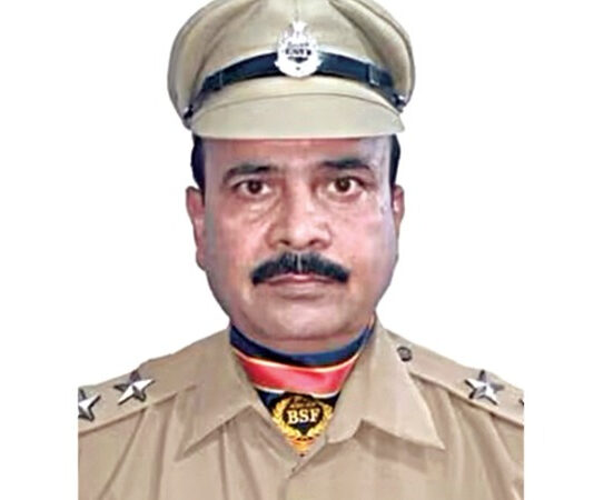 ஜம்முவில் பாகிஸ்தான் தாக்குதலில் எல்லை பாதுகாப்பு அதிகாரி உயிரிழப்பு: 7 வீரர்கள் காயம்