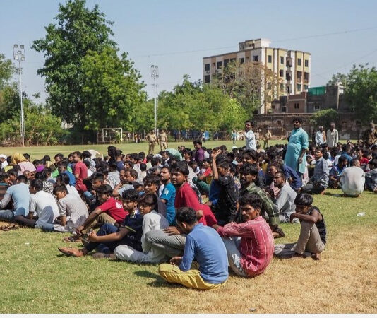 இந்தியாவில் சட்டவிரோதமாக வசிக்கும் வங்கதேசத்தினருக்கு எதிரான நடவடிக்கை தொடக்கம்