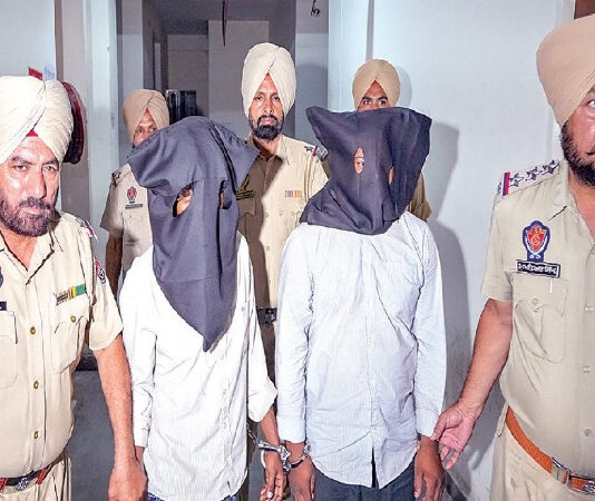 இந்தியாவின் ராணுவ கண்டோன்மென்ட், ஏர்பேஸ் உள்ளிட்ட ரகசியங்களை பாகிஸ்தானுக்கு வழங்கிய 2 பேர் கைது