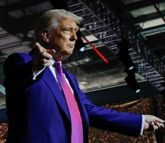 “புத்திசாலித்தனமா, மிருகத்தனமா… ஈரானுக்கு இரண்டே தீர்வுகள்தான்!” – சொல்கிறார் ட்ரம்ப்