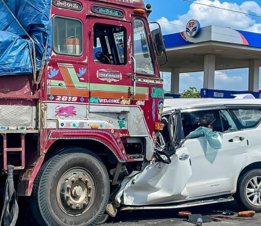 கார் – லாரி மோதல்: ஆந்திராவில் 6 பேர் உயிரிழப்பு