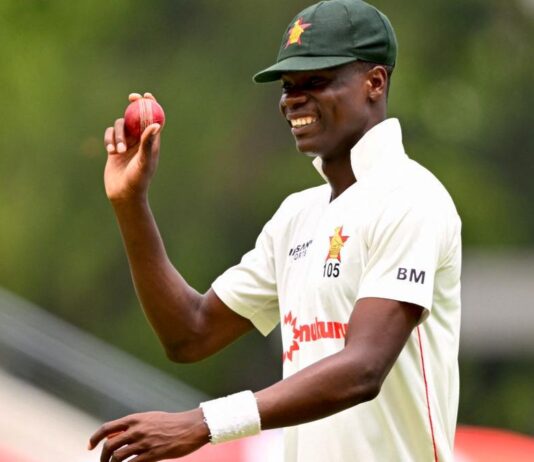 இங்கிலாந்தின் முக்கிய 3 விக்கெட்டுகளை தட்டித் தூக்கிய ஆர்சிபி பவுலர்: யார் இந்த பிளெஸ்ஸிங் முஸரபானி?