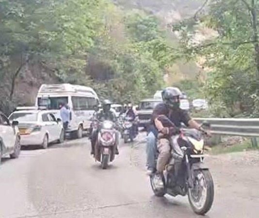 உத்தராகண்டில் கனமழை, நிலச்சரிவால் 6 கி.மீ. தூரத்துக்கு போக்குவரத்து நெரிசல்