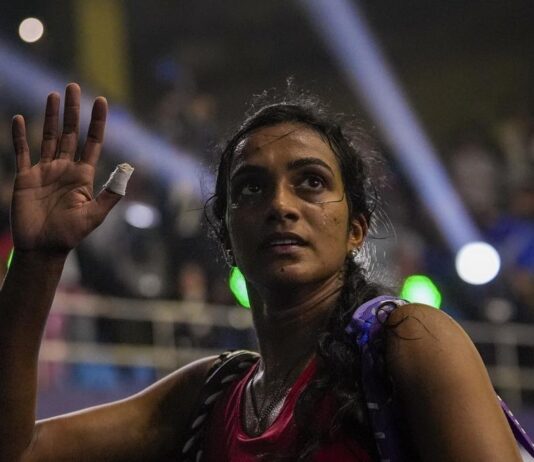 சிங்கப்பூர் ஓபன் பாட்மிண்டன்: பி.வி.சிந்து 2-வது சுற்றுக்கு முன்னேற்றம்