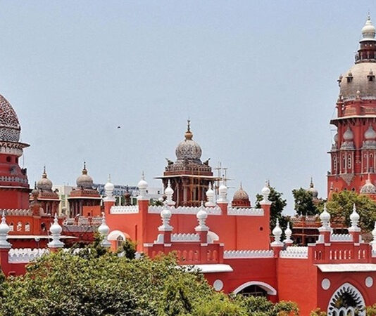 விடுமுறை நாளில் வழக்கறிஞர்கள் வேலை செய்ய விரும்புவதில்லை: தலைமை நீதிபதி வேதனை