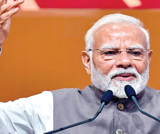 இந்திய பொருளாதாரத்தை வலுப்படுத்த உள்நாட்டு பொருட்களை மட்டுமே வாங்க வேண்டும்: பிரதமர் மோடி அழைப்பு