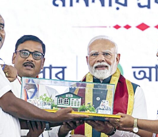 மேற்கு வங்கம் முழுவதும் சட்டம், ஒழுங்கு சீர்குலைந்துள்ளது: பிரதமர் மோடி குற்றச்சாட்டு