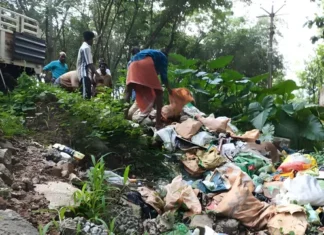 களியல்: கழிவுகளை வீட்டிற்கு அனுப்பிய போலீசார்