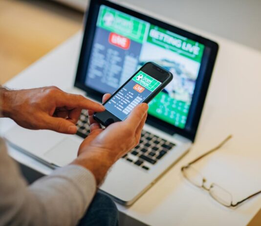 சட்டவிரோத சூதாட்ட செயலிகள்: மத்திய அரசுக்கு உச்ச நீதிமன்றம் நோட்டீஸ்