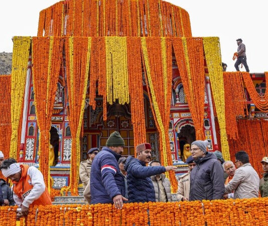 6 மாதங்களுக்கு பிறகு பத்ரிநாத் கோயில் நடை திறப்பு