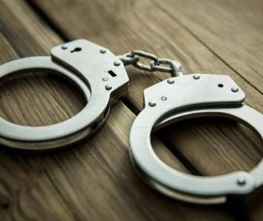 காஷ்மீரில் 2 லஷ்கர் தீவிரவாதிகள் கைது: ஏகே56 ரக துப்பாக்கிகள், குண்டுகள் பறிமுதல்