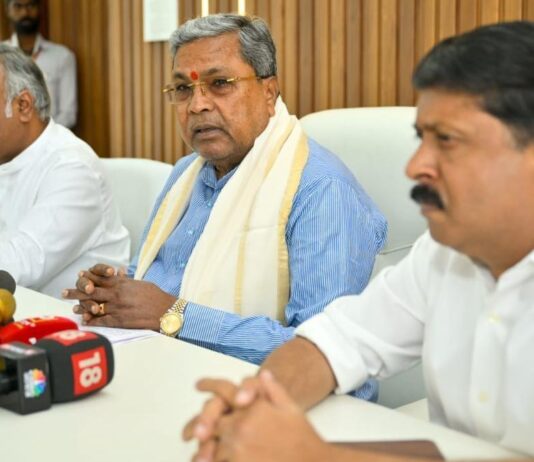 ஆபரேஷன் சிந்தூர் பாகிஸ்தானுக்கு விடுக்கப்பட்ட எச்சரிக்கை மணி: சிவப்பு பொட்டு வைத்து பேட்டி அளித்த சித்தராமையா