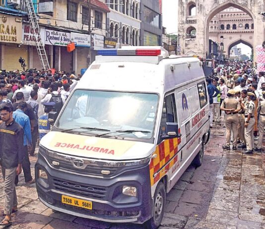 ஹைதராபாத்தில் பயங்கர தீ விபத்து; சிறுவர்கள், பெண்கள் உட்பட 17 பேர் உயிரிழப்பு: பிரதமர் மோடி, தலைவர்கள் இரங்கல்