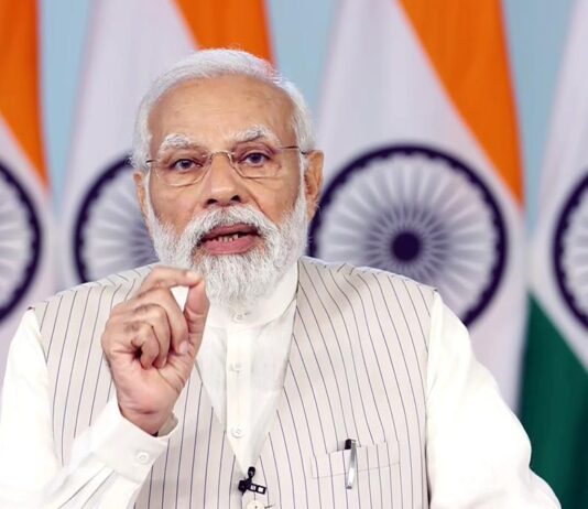 உள்ளூரில் தயாரிக்கப்பட்ட பொருட்களை மட்டுமே வாங்க வேண்டும்: பிரதமர் மோடி வேண்டுகோள்