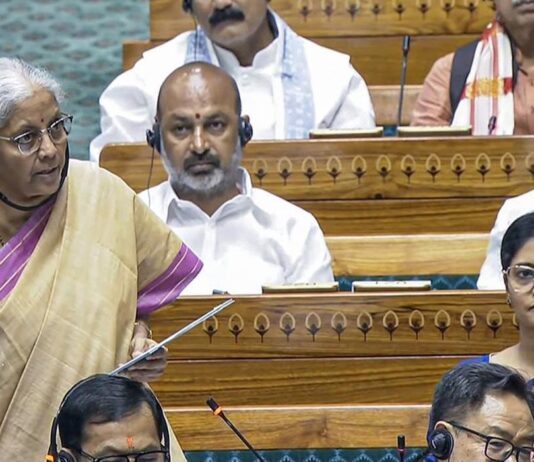 திருத்தப்பட்ட வருமான வரி மசோதா மக்களவையில் நிறைவேற்றம்