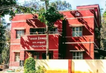 கடையால் மூடு: செல்போனை திருடிய பர்தா அணிந்த பெண்