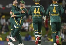 கேசவ் மகாராஜ் அபார பந்துவீச்சு: ஆஸி.யை வீழ்த்தியது தென் ஆப்பிரிக்கா