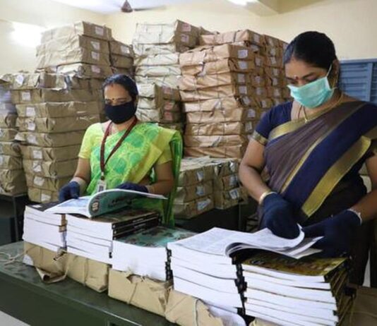 வெளிமாநில தமிழ்ச் சங்கங்களுக்கு இலவச தமிழ்ப் பாடநூல் விநியோகம் நிறுத்தம்: தமிழக அரசின் நிதி நெருக்கடியால் பல ஆண்டு திட்டம் ரத்து
