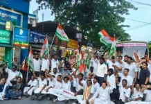 குழித்துறையில் காங்கிரஸ் திடீர் மறியல்: 100 பேர் கைது