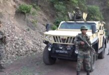 ஜம்மு-காஷ்மீரில் தீவிரவாதிகள் தேடுதல் வேட்டை: பதுங்கு குகைகள் குண்டு வைத்து தகர்ப்பு