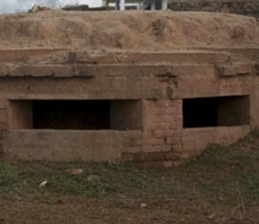 பதுங்கு குழிகளில் தஞ்சமடையும் ஜம்மு காஷ்மீர் தீவிரவாதிகள்