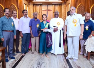 ஹாக்கர்புரம்: மாணவர்களுக்கு ரொக்கப் பரிசு, கல்வி உதவித்தொகை வழங்கல்