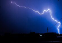 தெலங்கானாவில் தொடர் கனமழை மின்னல் தாக்கி 8 பேர் உயிரிழப்பு