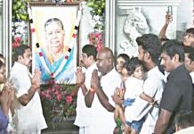 ஆர்.பி.உதயகுமார் தாயார் படம் திறந்துவைப்பு: மலர்கள் தூவி மரியாதை செலுத்திய பழனிசாமி