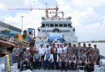 உள்நாட்டிலேயே தயாரிக்கப்பட்ட நீர்மூழ்கி எதிர்ப்பு போர்க் கப்பல் ‘ஆந்த்ராத்’ கடற்படையிடம் ஒப்படைப்பு