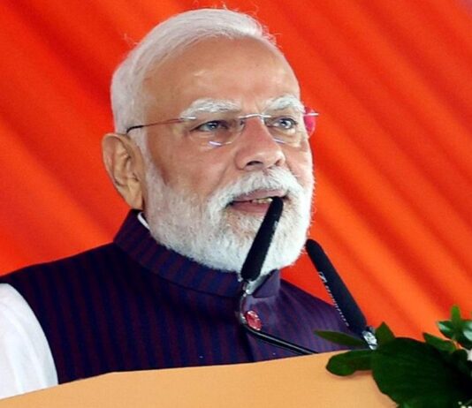 சுதேசி பொருட்களை மட்டுமே வாங்க வேண்டும்: மனதின் குரல் நிகழ்ச்சியில் பிரதமர் நரேந்திர மோடி அறிவுரை