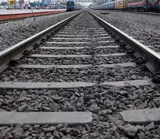 சீன எல்லையில் கட்டமைப்பை மேம்படுத்த ரூ.30 ஆயிரம் கோடியில் ரயில் பாதை