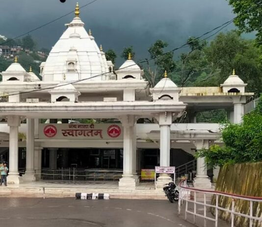 காஷ்மீரில் மீண்டும் நிலச்சரிவு: வைஷ்ணவி தேவி கோயில் யாத்திரை 9-ம் நாளாக நிறுத்தம்