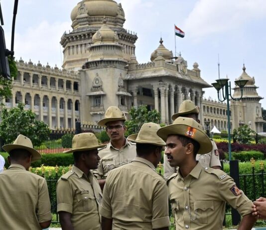 புத்த மதத்துக்கு மாறினால் எஸ்சி சான்றிதழ் தர வேண்டும்: கர்நாடக அரசு உத்தரவு