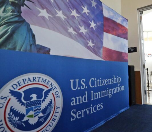 எச்1பி விசாவில் 1 லட்சம் டாலர் கட்டணம் யார் யாருக்கு? – அமெரிக்கா விளக்கம்