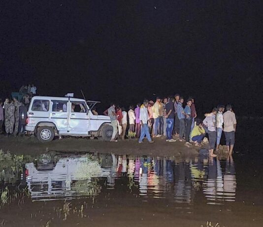 ம.பி.யில் துர்கா சிலைகளை கரைக்கும் நிகழ்ச்சியில் 10 சிறுவர்கள் உட்பட 13 பேர் உயிரிழப்பு