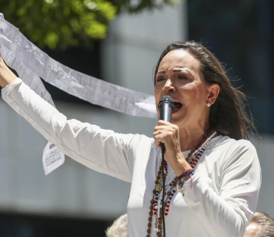 அமைதிக்காகப் போராடி வரும் வெனிசுலா எதிர்க்கட்சித் தலைவர் மரியாவுக்கு நோபல் பரிசு: யார் இவர்?