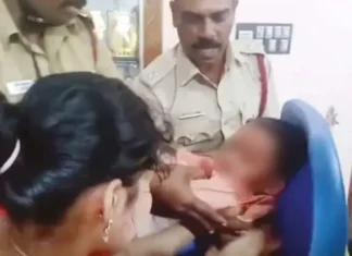 தக்கல: நாற்காலியில் சிக்கிய குழந்தை; மீட்ட தீயணைப்பு வீரர்கள்