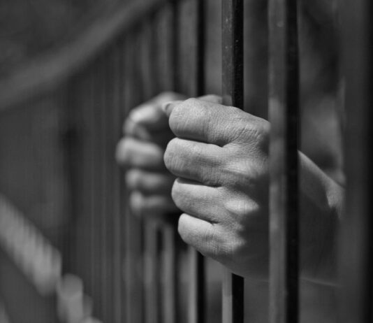 சிறுமி பாலியல் வன்கொடுமை: 5 பேருக்கு 20 ஆண்டு சிறை